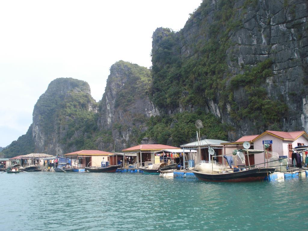 Halong Happy Hostel (Adults Only) Ha Long Exterior photo